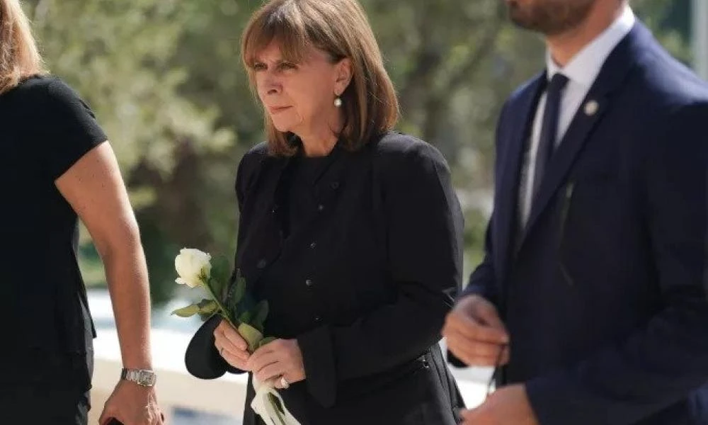 Οδύνη στην κηδεία των δύο αδελφιών που σκοτώθηκαν στη Λιβύη - Τους απονέμεται μετά θάνατον ο Μεγαλόσταυρος του Φοίνικος